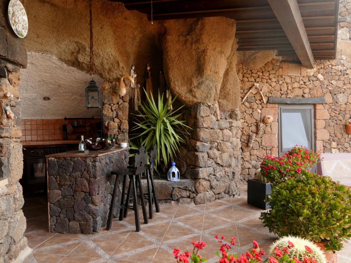 Castillo Lanzarote Villa Sophie - Luxury Villa -Sleep In A Volcanic Cave With Heated Pool Tías Exterior foto