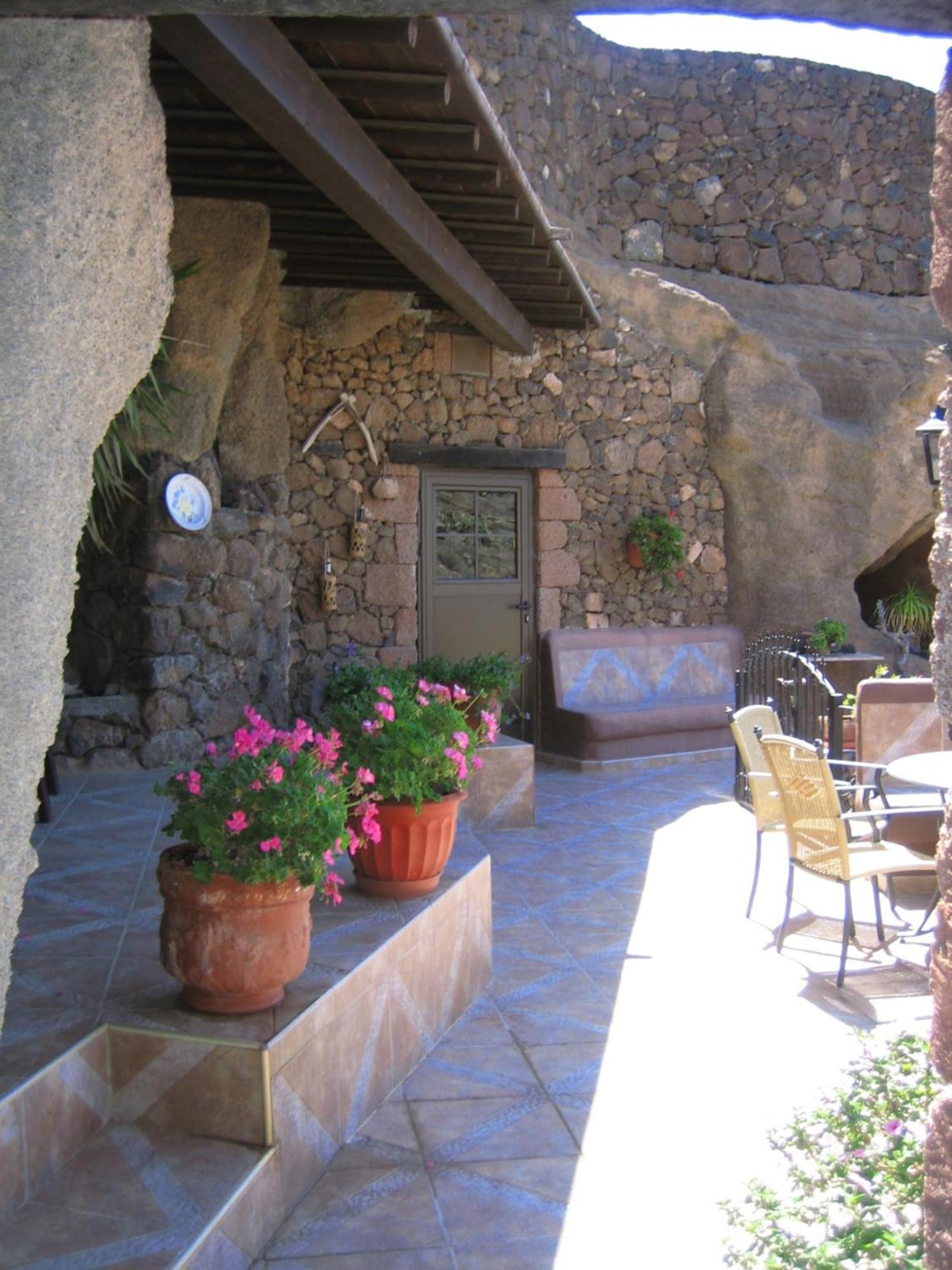 Castillo Lanzarote Villa Sophie - Luxury Villa -Sleep In A Volcanic Cave With Heated Pool Tías Exterior foto