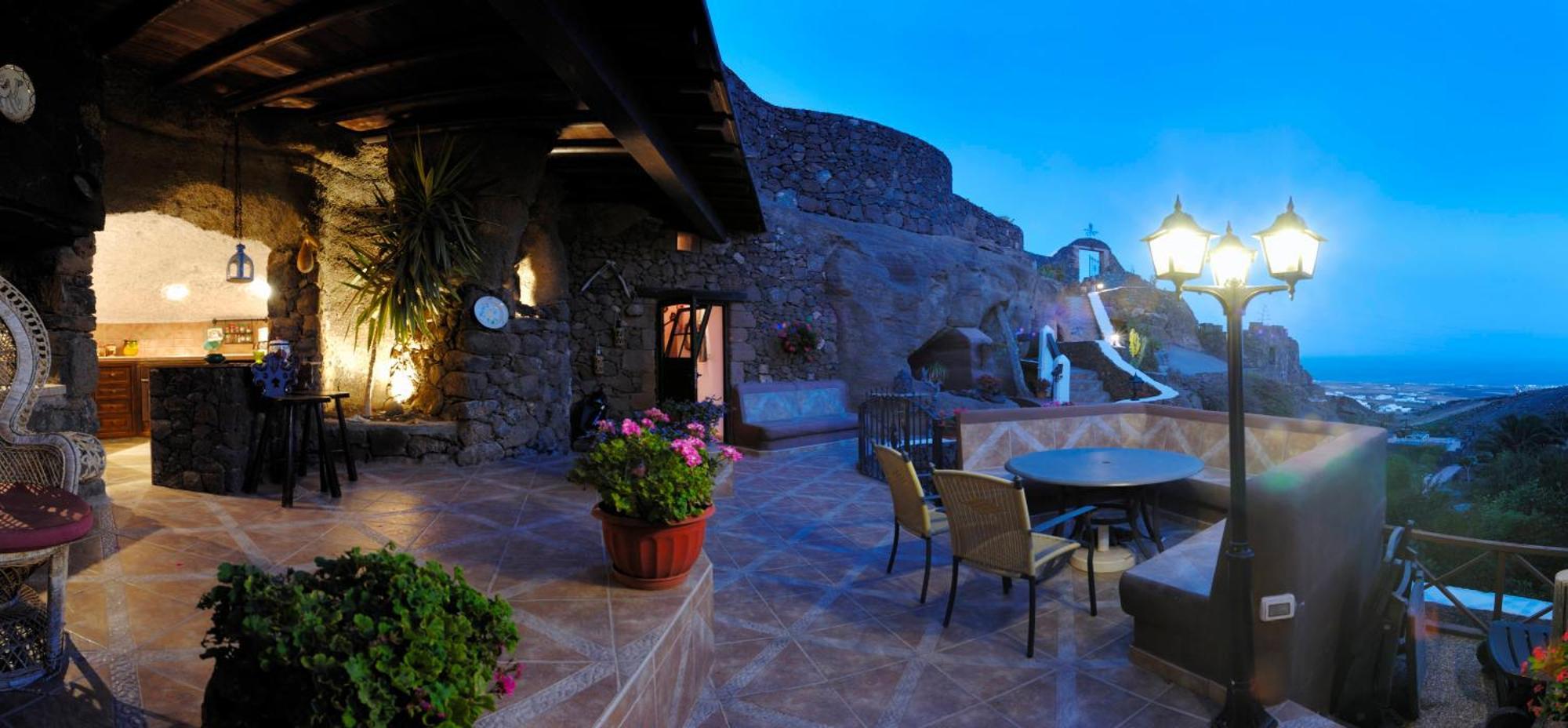 Castillo Lanzarote Villa Sophie - Luxury Villa -Sleep In A Volcanic Cave With Heated Pool Tías Exterior foto
