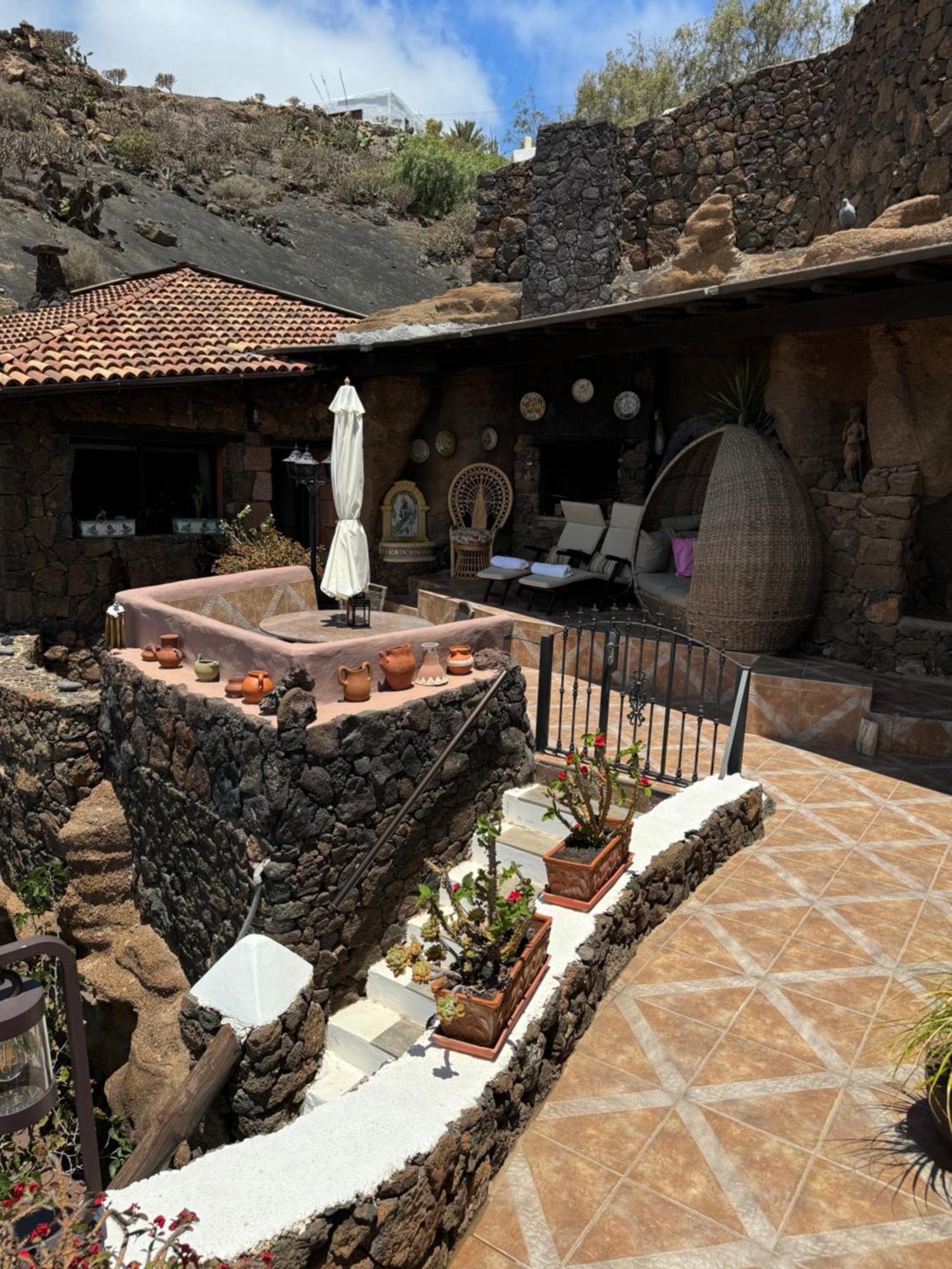 Castillo Lanzarote Villa Sophie - Luxury Villa -Sleep In A Volcanic Cave With Heated Pool Tías Exterior foto
