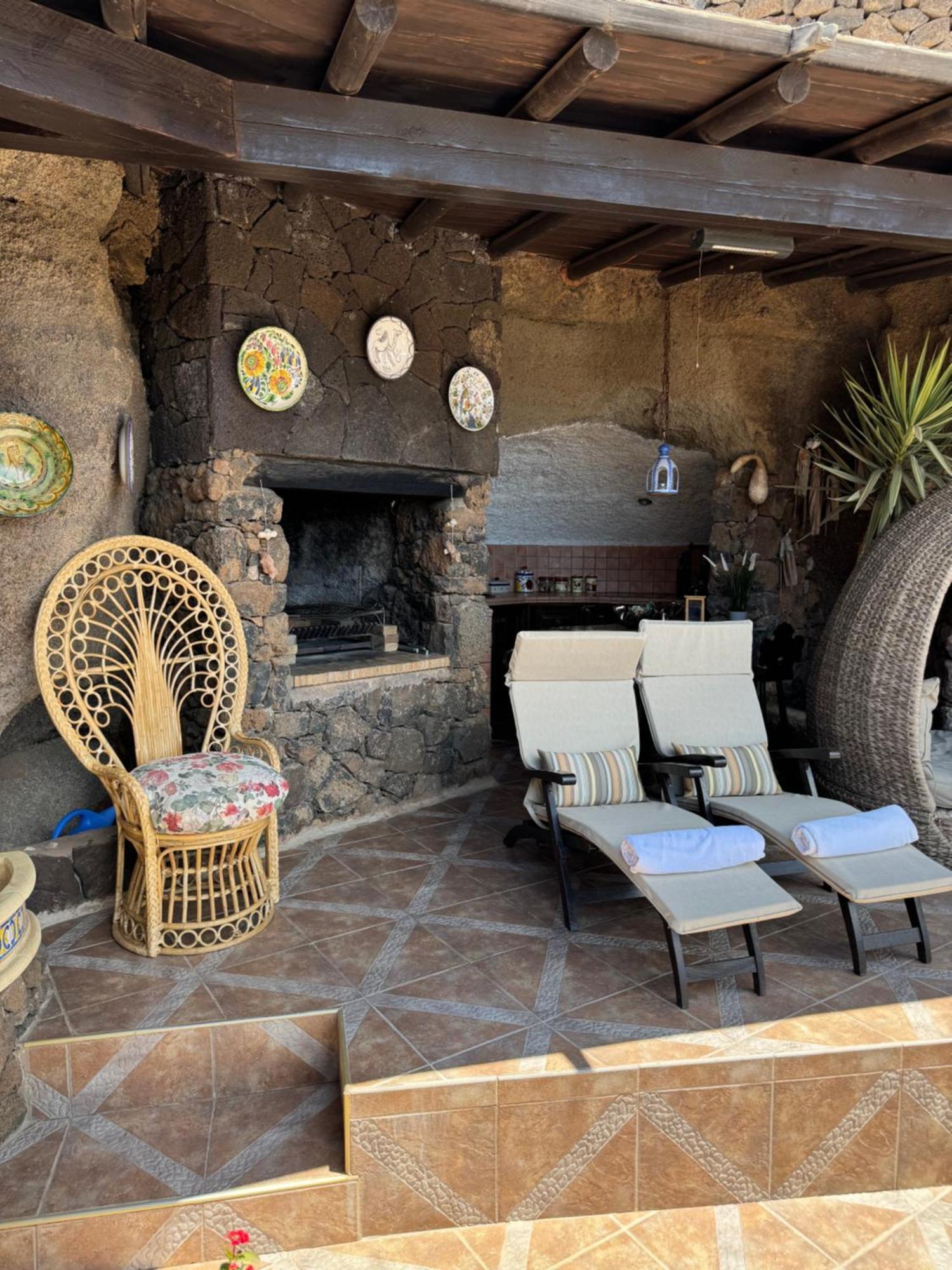 Castillo Lanzarote Villa Sophie - Luxury Villa -Sleep In A Volcanic Cave With Heated Pool Tías Exterior foto
